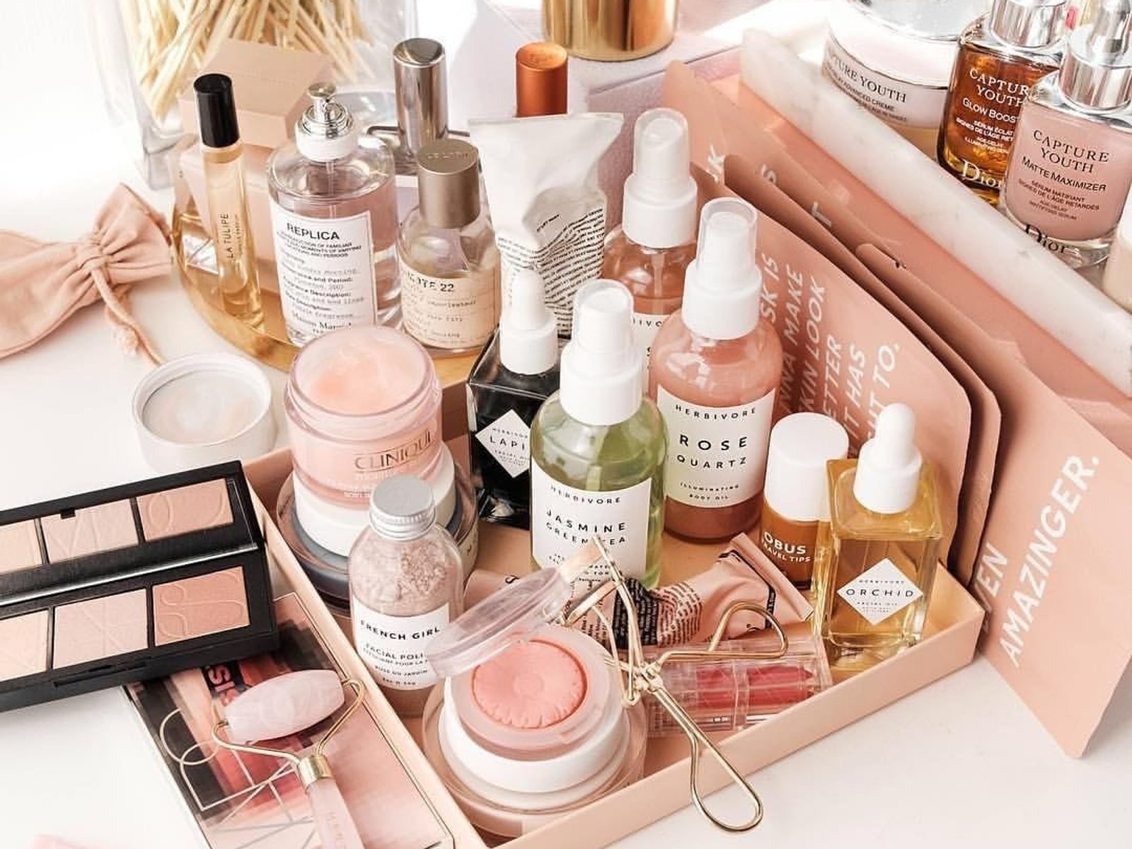 De ce să investești în educația ta de beauty – avantajele unui curs de automachiaj individual